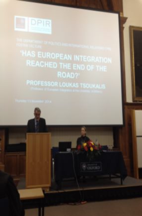 Έφτασε η Ευρωπαϊκή ολοκλήρωση στο τέλος του δρόμου; Στις 13 Νοεμβρίου ο Λουκάς Τσούκαλης έδωσε τη διάλεξη Cyril Foster για το 2014, η οποία αποτελεί τη βασική ετήσια διάλεξη του Πανεπιστημίου της Οξφόρδης από καλεσμένο ομιλητή στον τομέα των Διεθνών Σχέσεων.